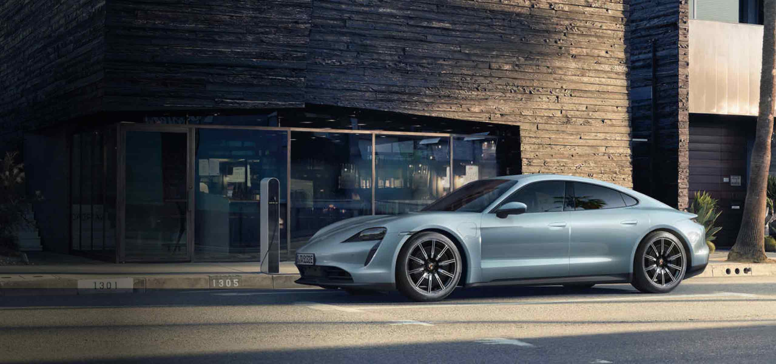 Contact customers with downloadable call lists.